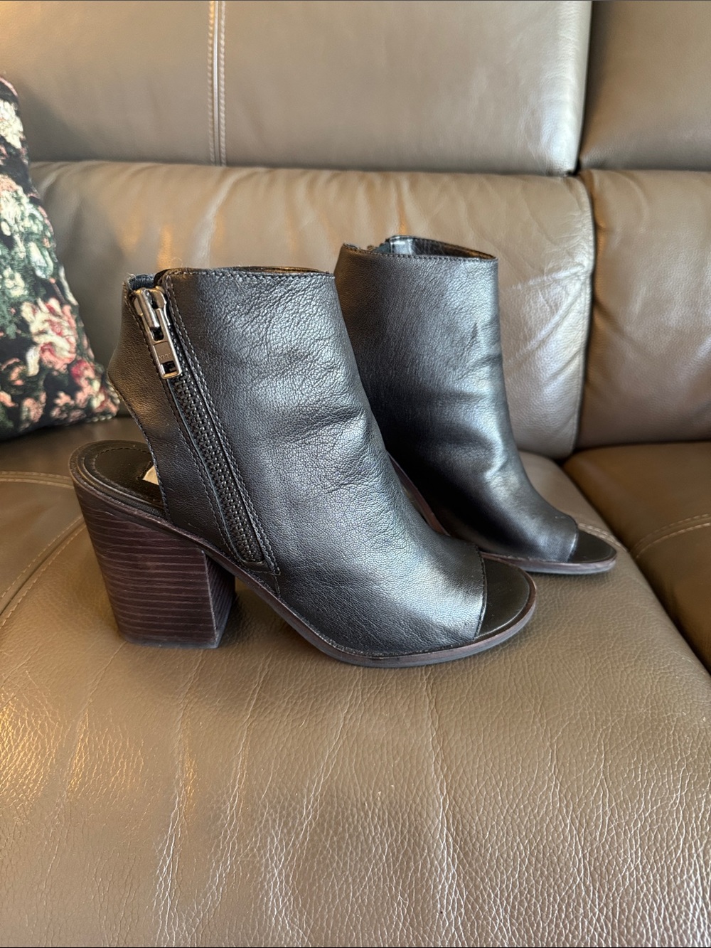 Steve Madden Black Leather Open-Toe Block Heel Mules
